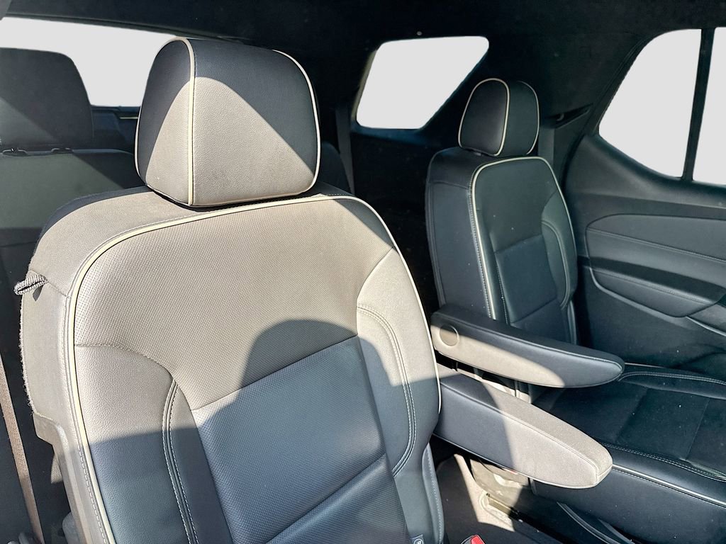 Used 2023 Chevrolet Traverse Premier w/ Redline Edition image 28