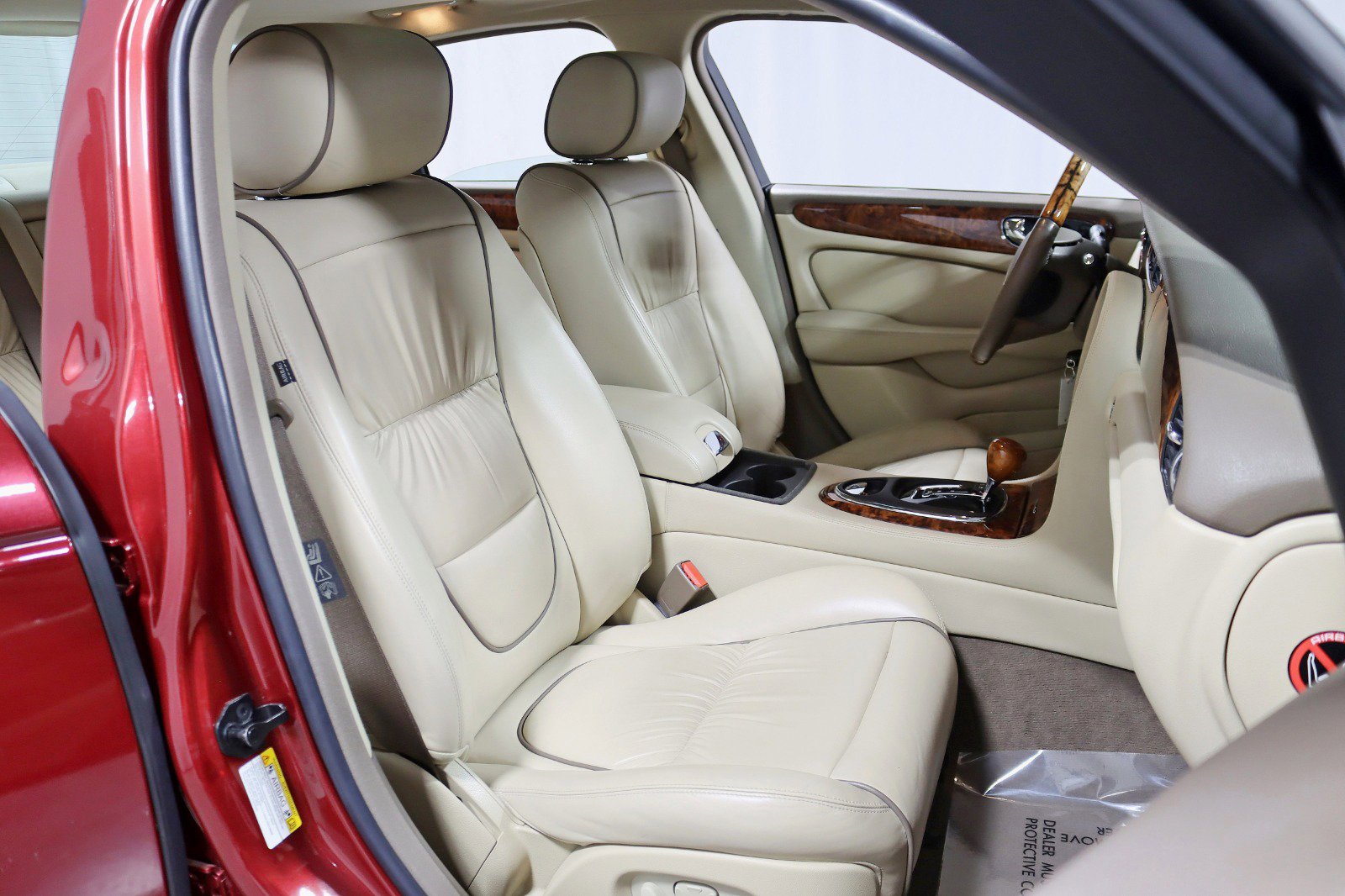 Used 2007 Jaguar XJ8 image 22