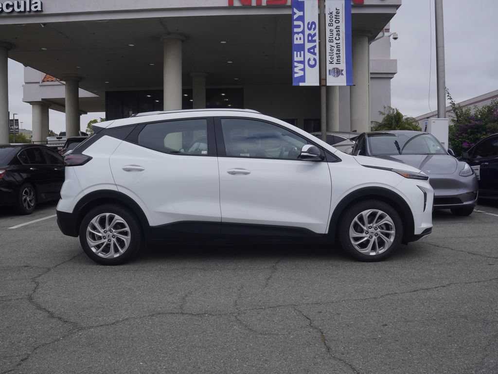 Used 2023 Chevrolet Bolt EUV LT w/ Driver Confidence Package FWD image 3