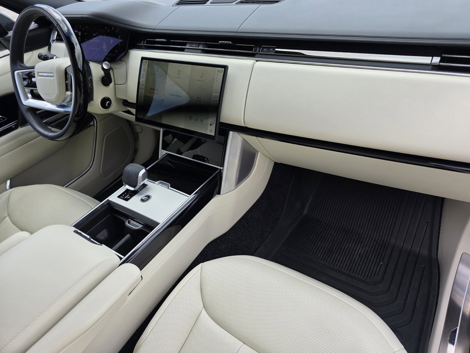 Certified 2025 Land Rover Range Rover SE image 26