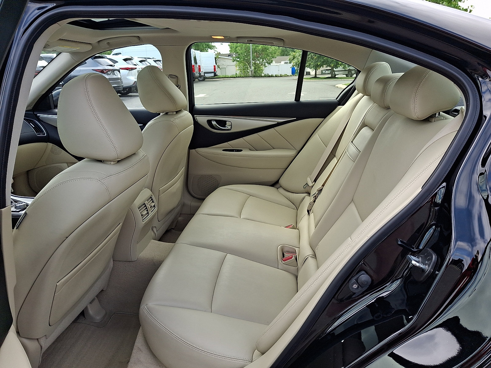Used 2019 INFINITI Q50 Luxe w/ Essential Package (3.0T Luxe) AWD/4WD image 10