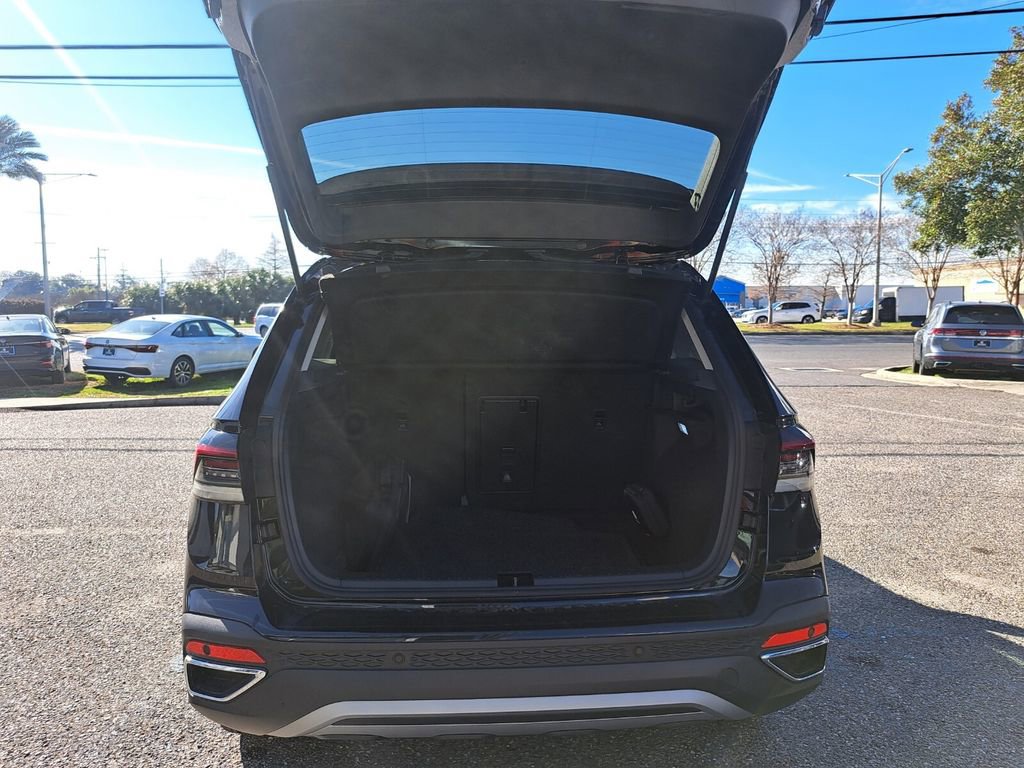 Used 2025 Volkswagen Taos SE image 23