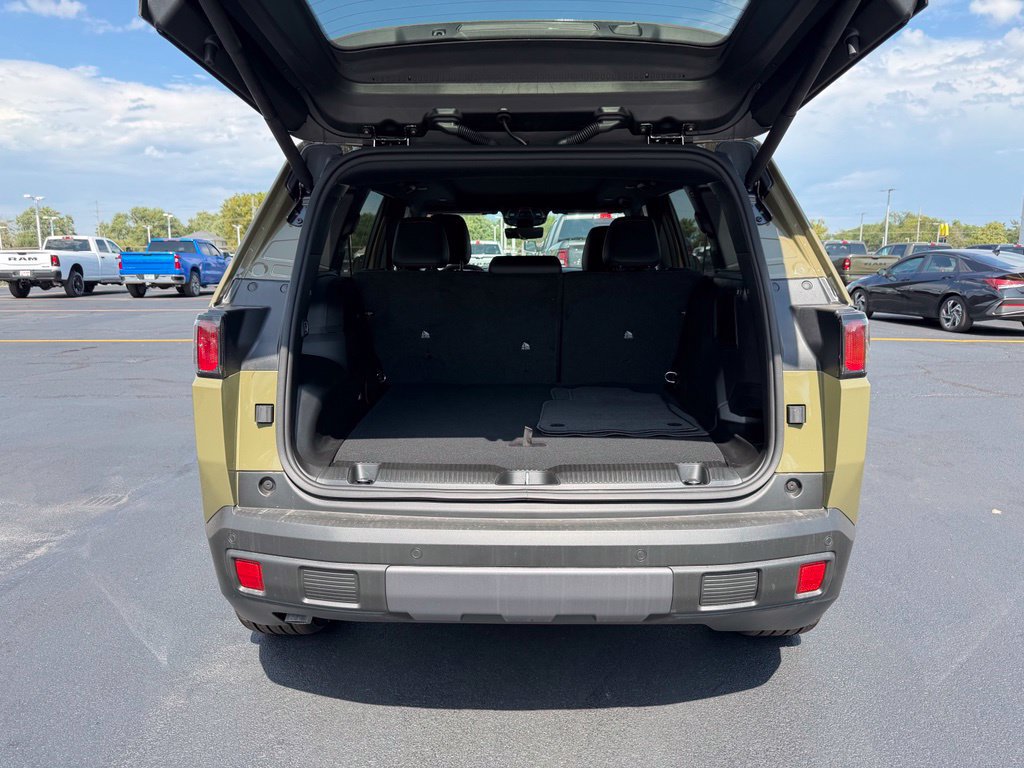 New 2026 Jeep Cherokee Overland w/ Advanced Pro Tech Group AWD/4WD image 3