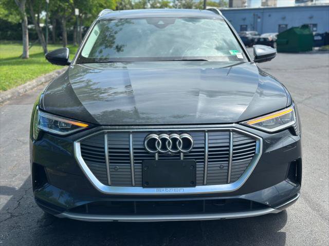 Used 2022 Audi e-tron Premium Plus w/ Premium Plus Package AWD/4WD image 3