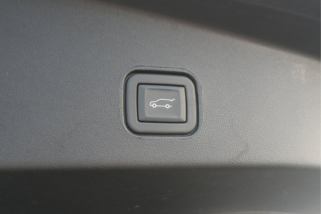 Used 2024 Cadillac Lyriq Luxury w/ LPO, Floor Liner Package AWD/4WD image 10