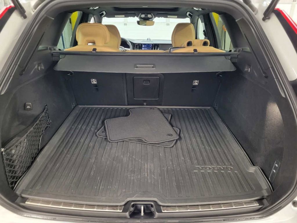 Used 2023 Volvo XC60 B6 Ultimate image 12
