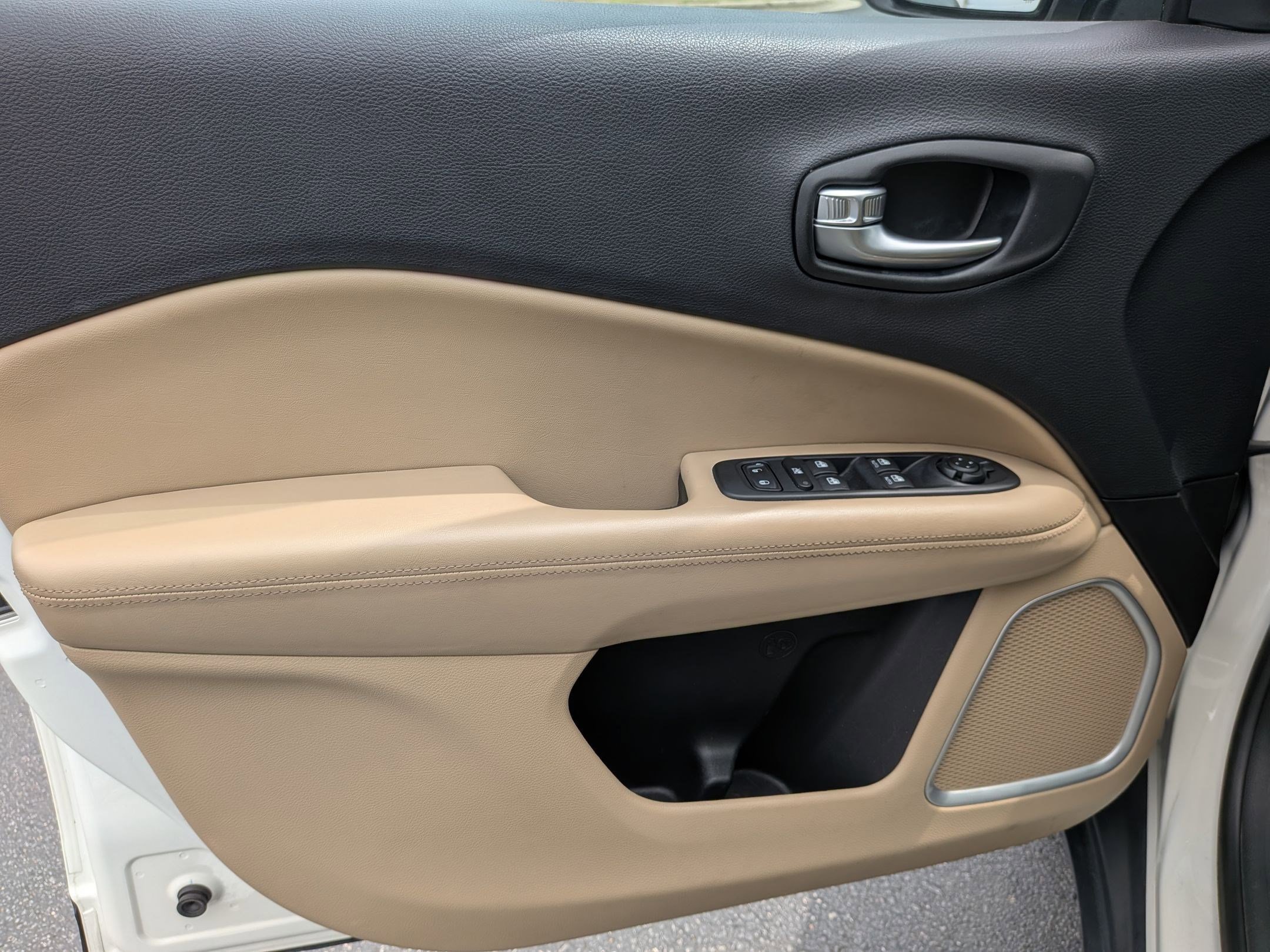 Used 2017 Jeep Compass Sport w/ Cold Weather Group AWD/4WD image 10