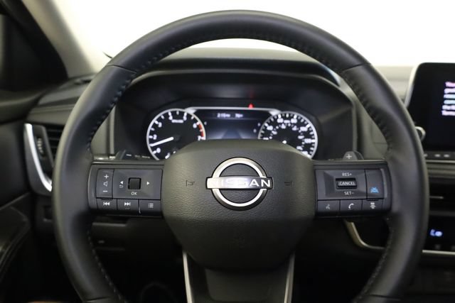 Used 2025 Nissan Rogue SV AWD/4WD image 17