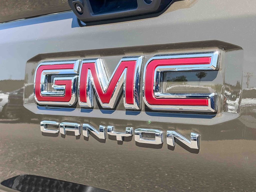 Used 2024 GMC Canyon Elevation w/ Elevation Premium Package image 9