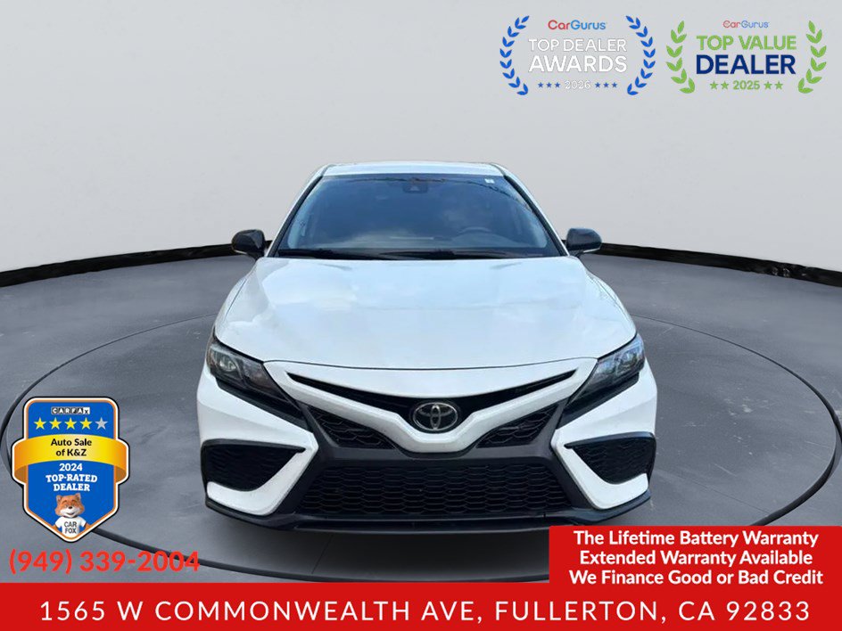 Used 2022 Toyota Camry SE FWD image 3