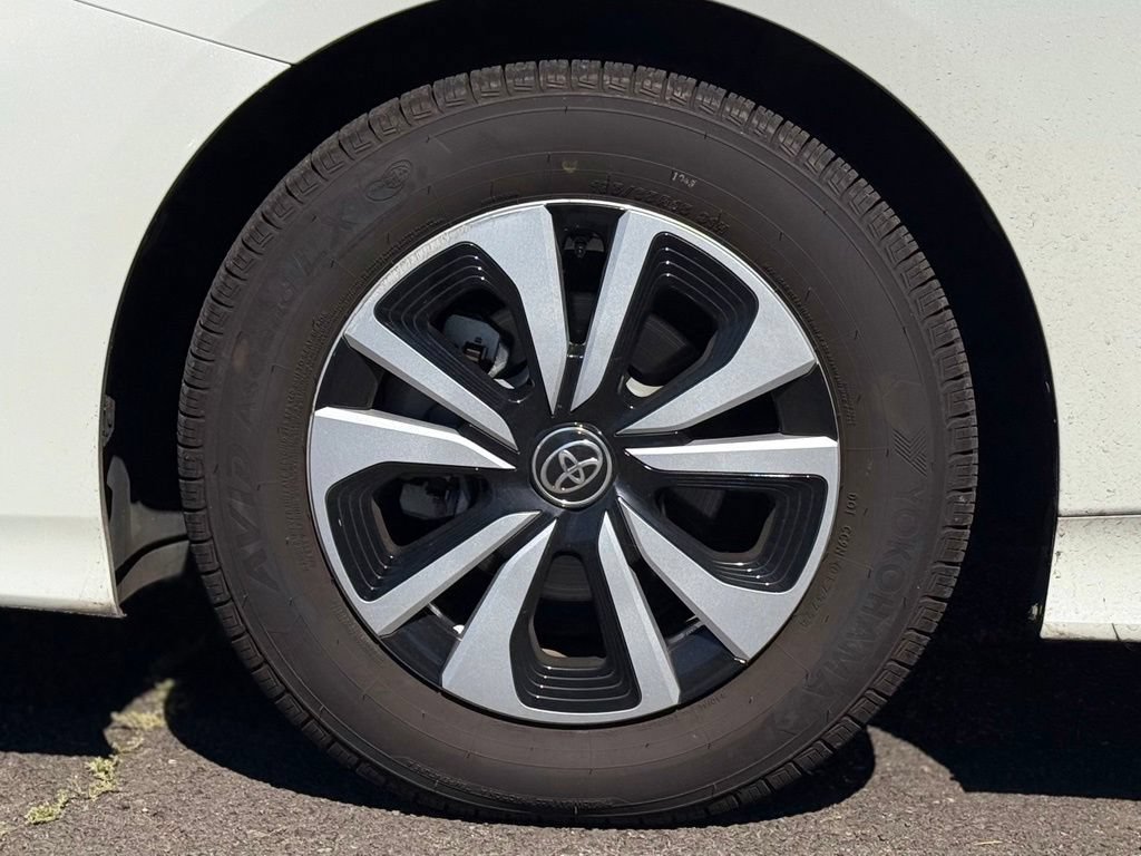 Used 2018 Toyota Prius Prime Premium FWD image 9