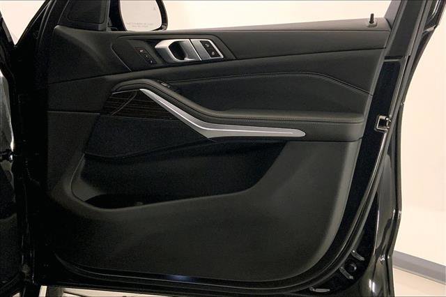 Certified 2024 BMW X7 xDrive40i w/ M Sport Package image 25