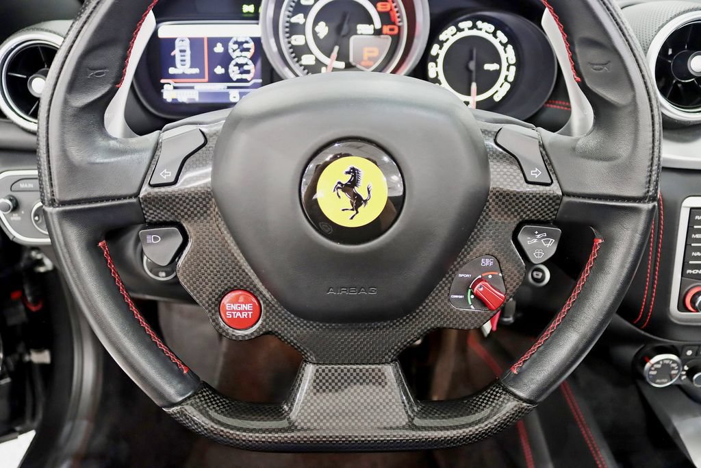 Used 2016 Ferrari California T RWD image 18