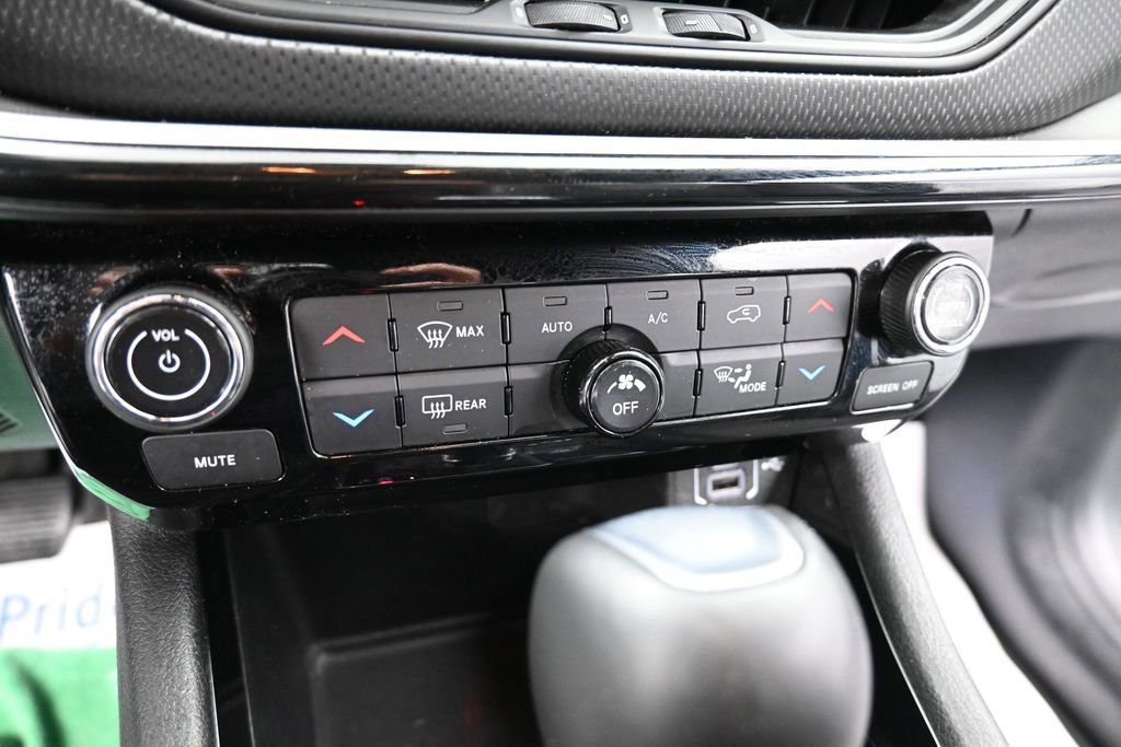 Used 2025 Jeep Compass Trailhawk AWD/4WD image 38
