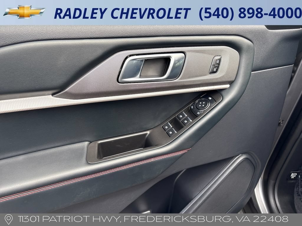 Used 2025 Ford Explorer ST-Line w/ ST-Line Street Pack AWD/4WD image 5