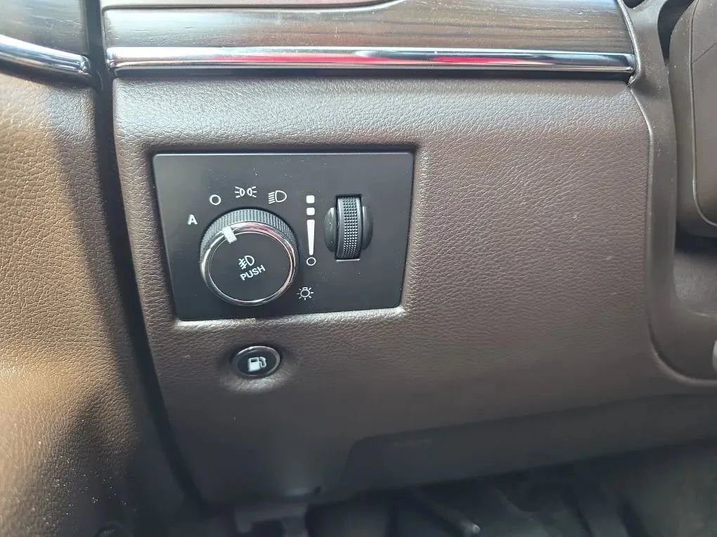 Used 2018 Jeep Grand Cherokee Overland image 25