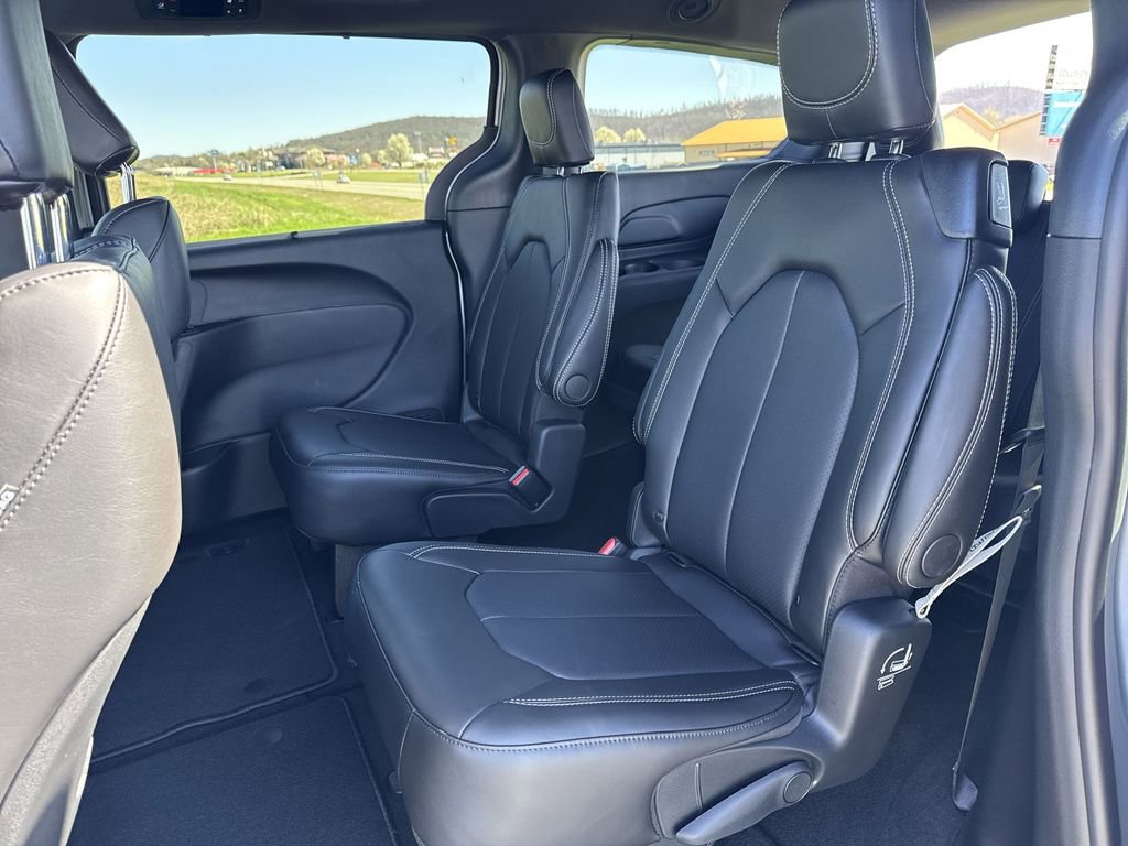 New 2026 Chrysler Pacifica Select w/ S Appearance Package FWD image 21