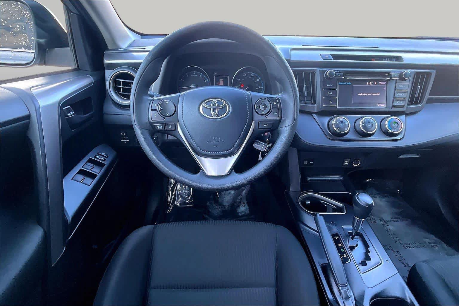 Used 2018 Toyota RAV4 LE FWD image 6