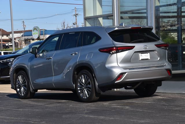Used 2021 Toyota Highlander Platinum image 10