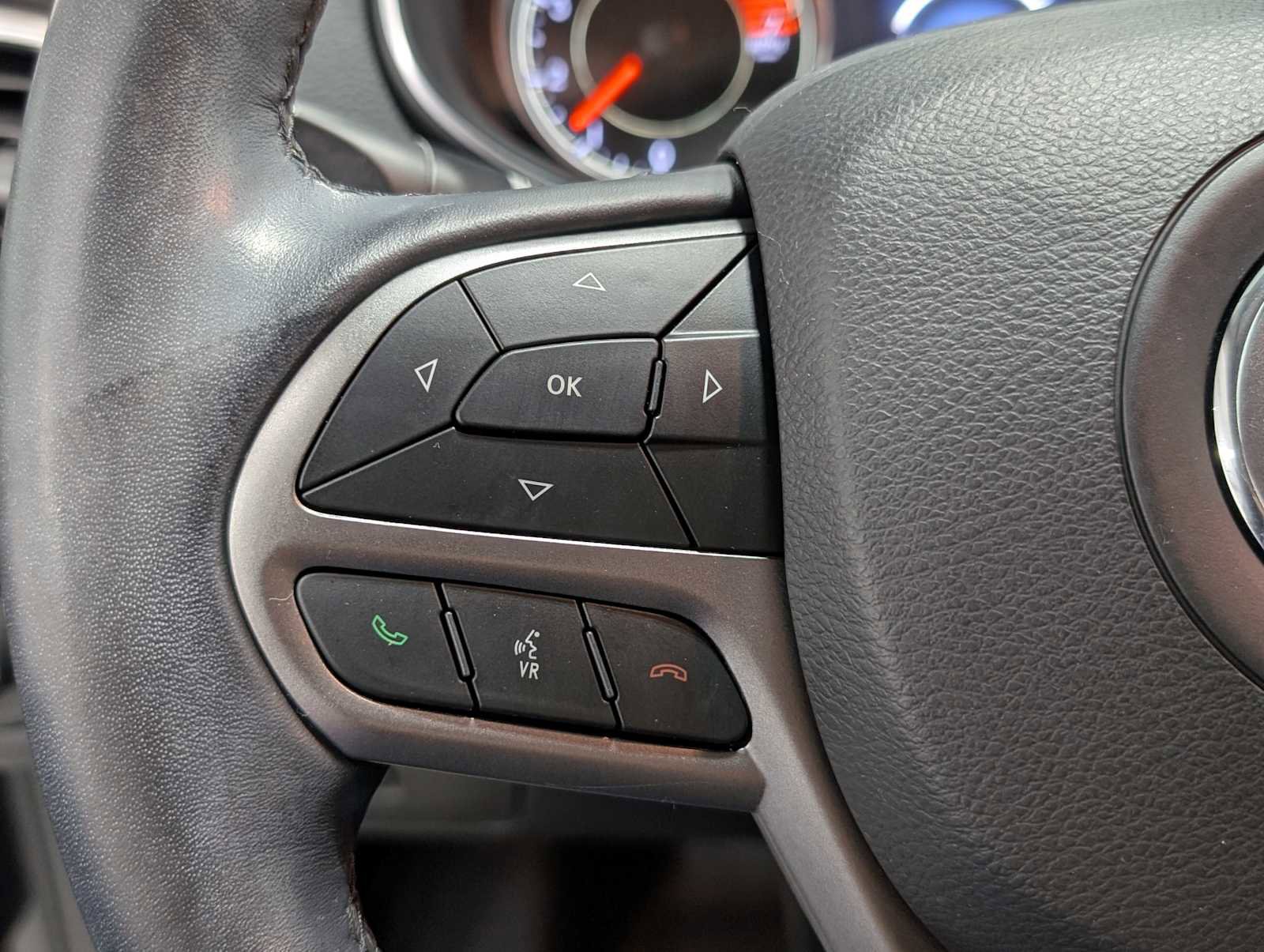 Used 2020 Jeep Cherokee Limited image 36