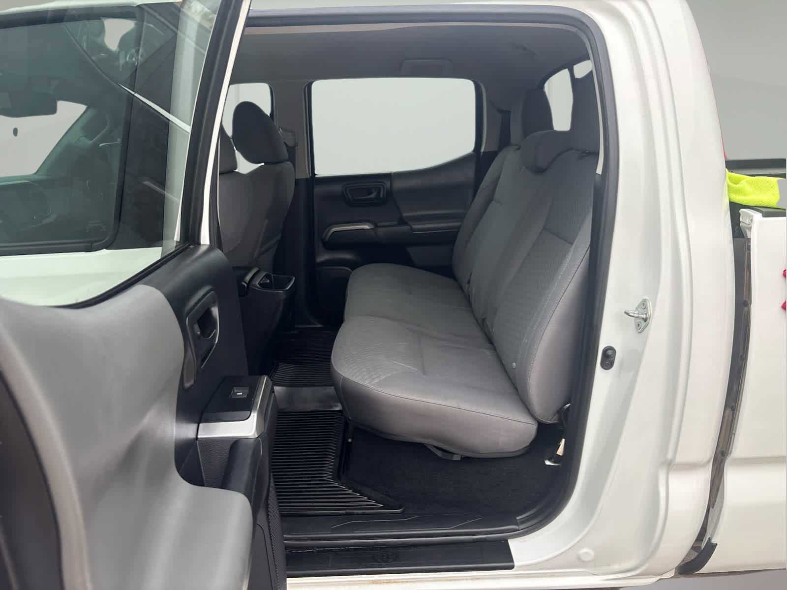 Used 2020 Toyota Tacoma SR5 AWD/4WD image 12