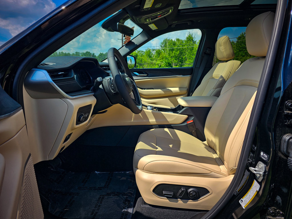 New 2026 Jeep Grand Cherokee Limited AWD/4WD image 12