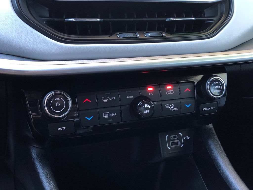 Certified 2024 Jeep Compass Limited AWD/4WD image 8