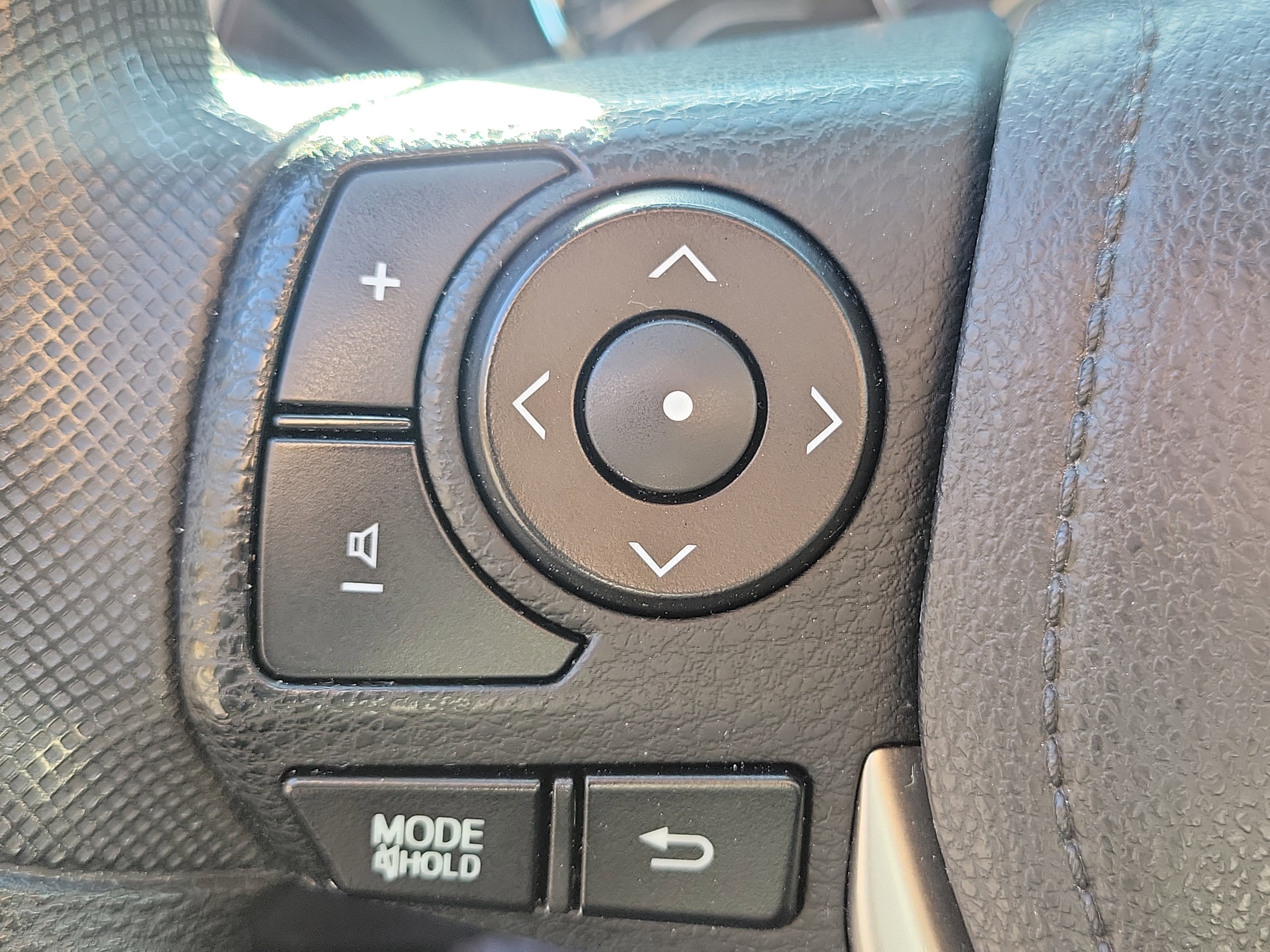 Used 2015 Toyota Corolla LE image 12