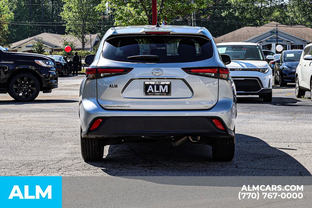 Used 2025 Toyota Highlander LE image 12