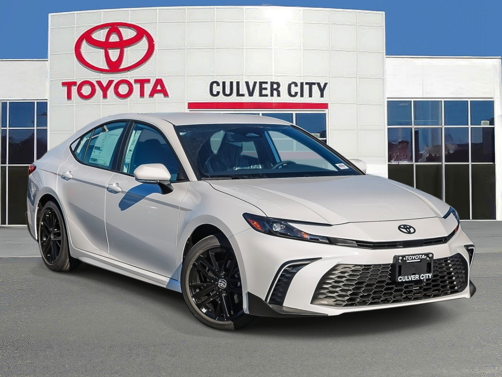 New 2026 Toyota Camry SE image 1