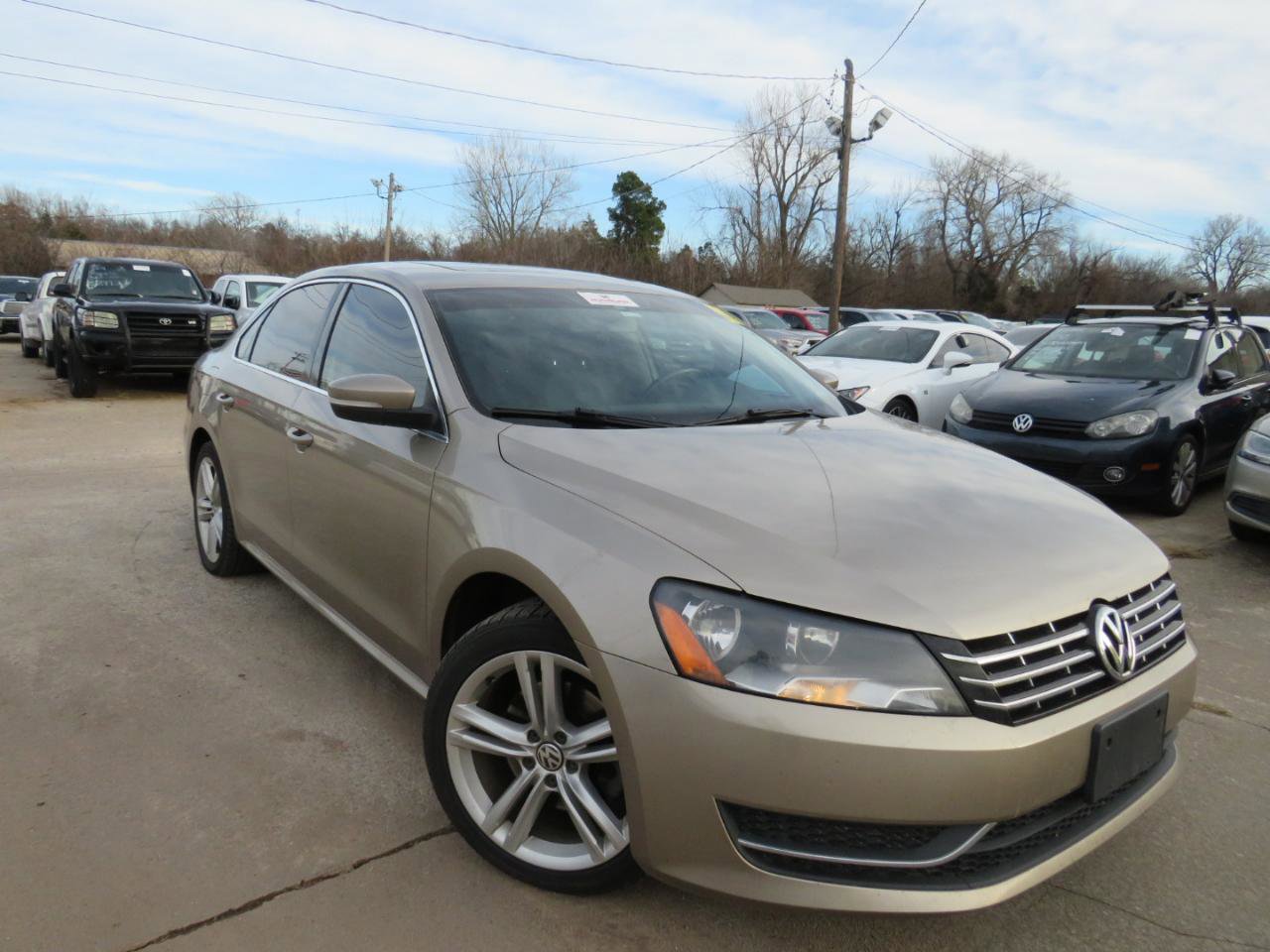 Used 2015 Volkswagen Passat TDI SE FWD image 3