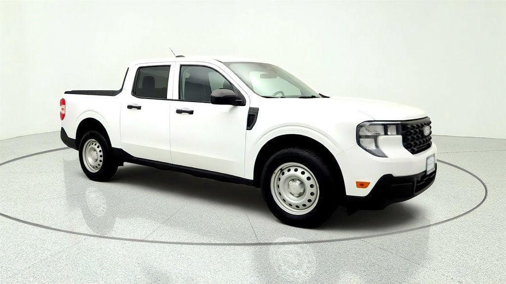 Used 2025 Ford Maverick XL FWD image 3