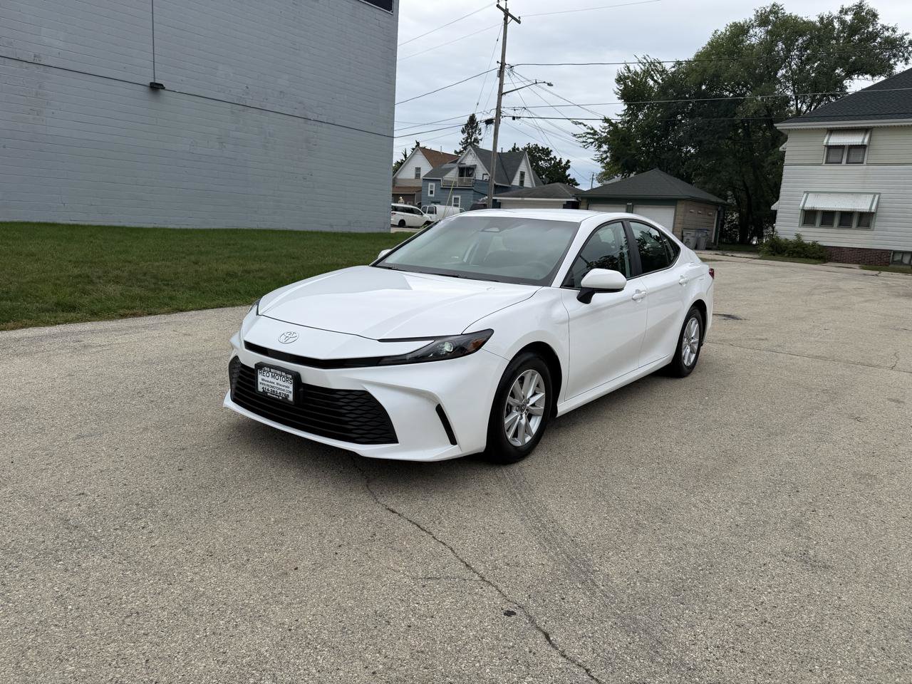 Used 2025 Toyota Camry LE FWD image 3