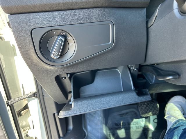 Used 2023 Volkswagen Tiguan SE image 28