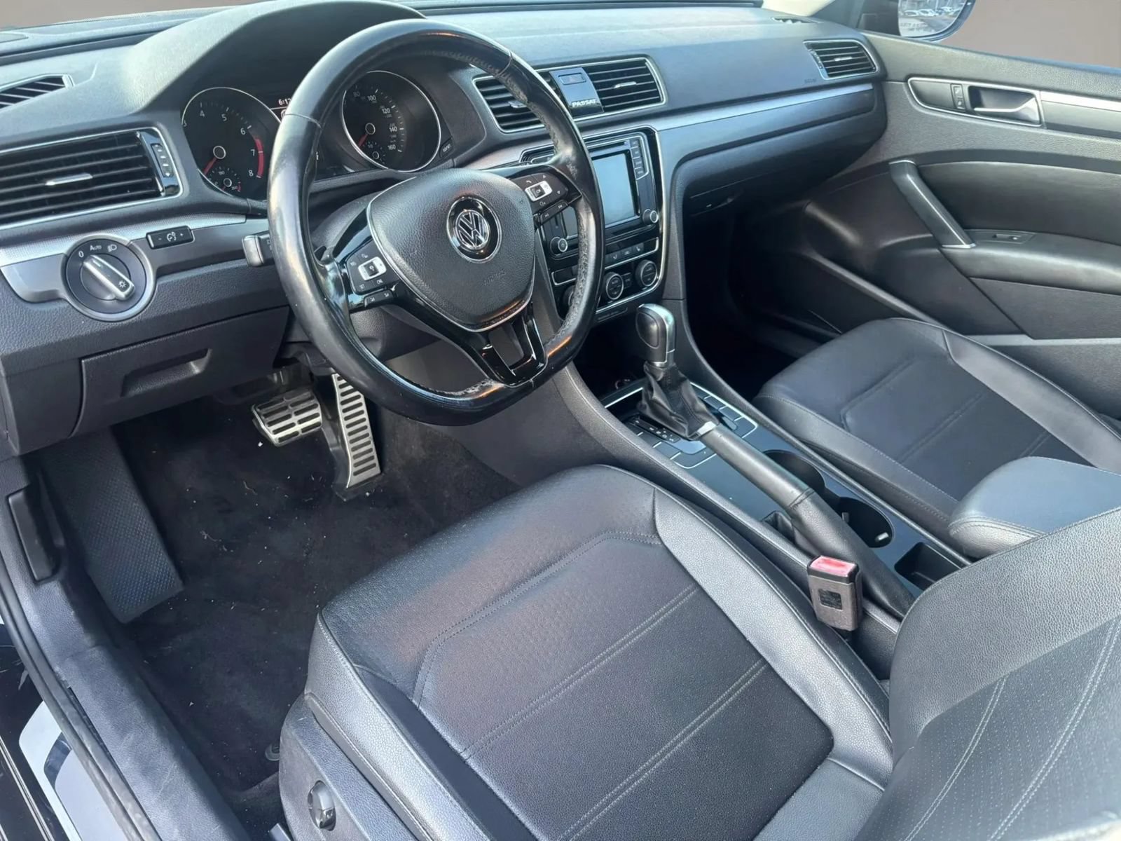 Used 2018 Volkswagen Passat 2.0T R-Line FWD image 8