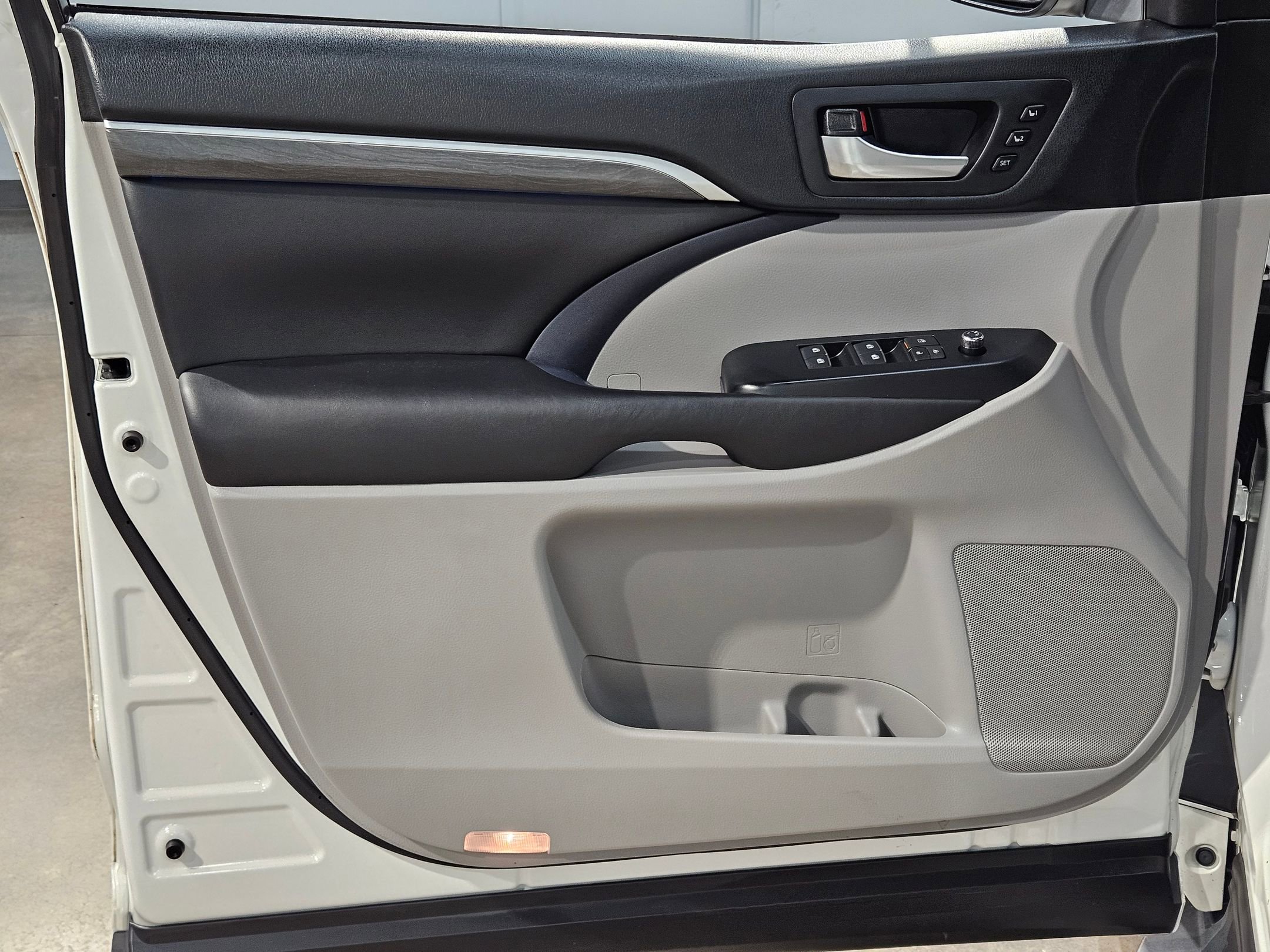 Used 2017 Toyota Highlander Limited Platinum image 20