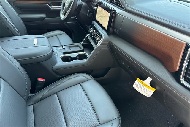 New 2025 GMC Sierra 3500 Denali w/ Denali Reserve Package image 17