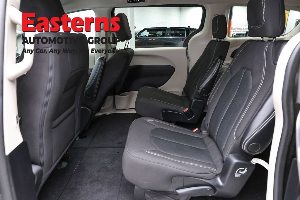 Used 2022 Chrysler Voyager LX FWD image 21