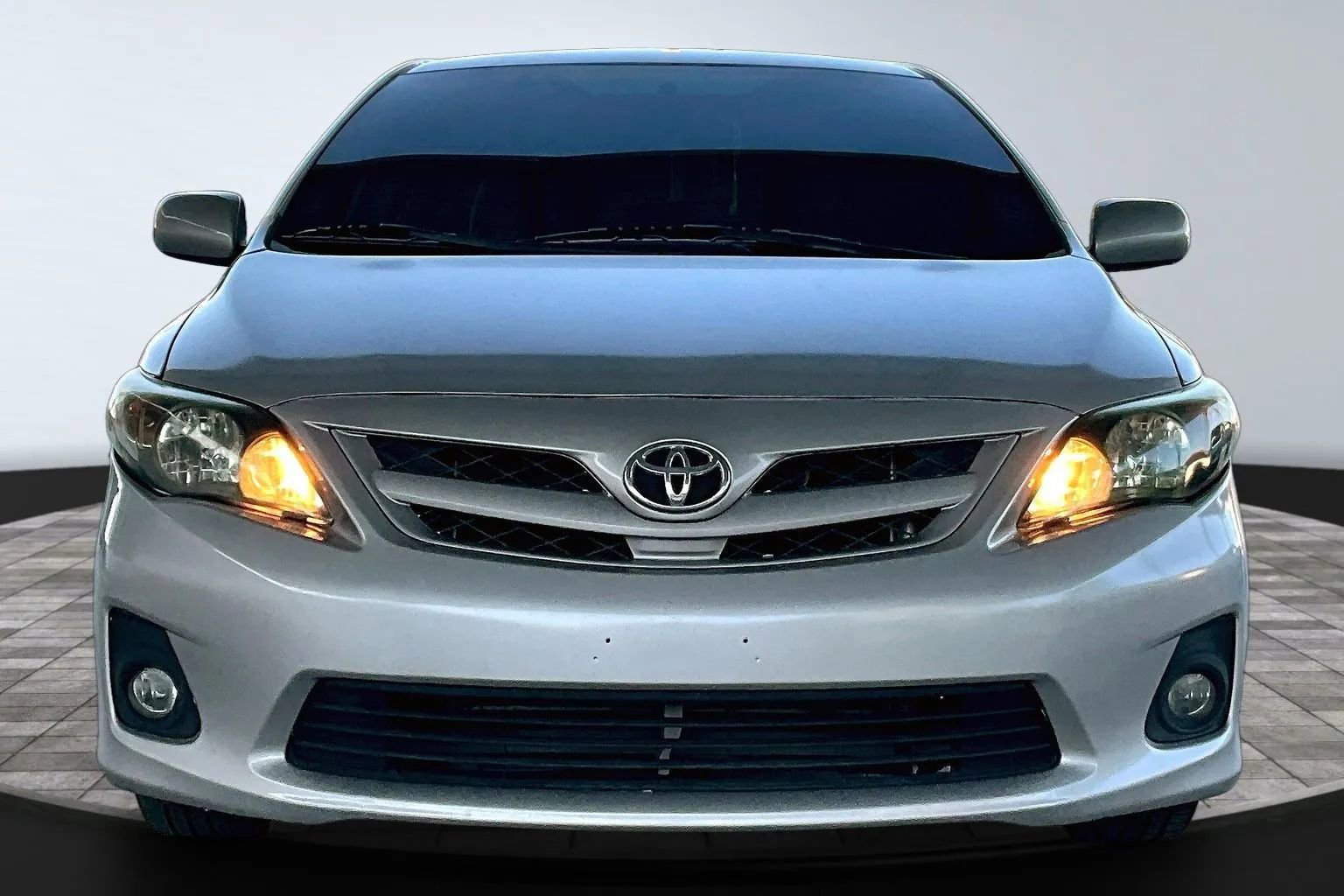 Used 2011 Toyota Corolla LE FWD image 2