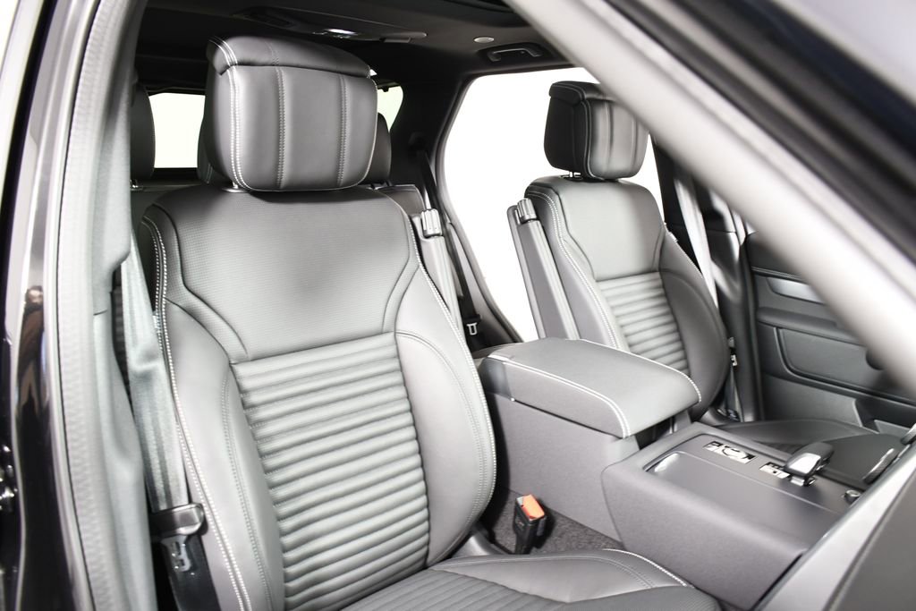 Certified 2025 Land Rover Discovery Dynamic SE image 20