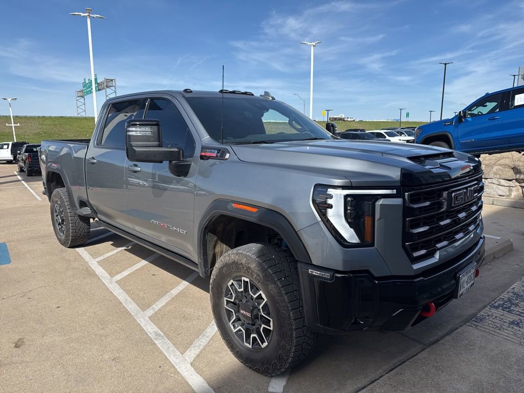Used 2025 GMC Sierra 2500 AT4X image 3