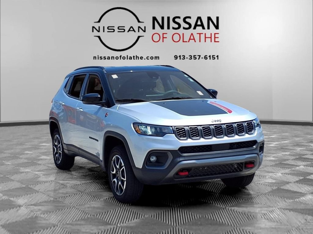 Used 2025 Jeep Compass Trailhawk AWD/4WD image 31