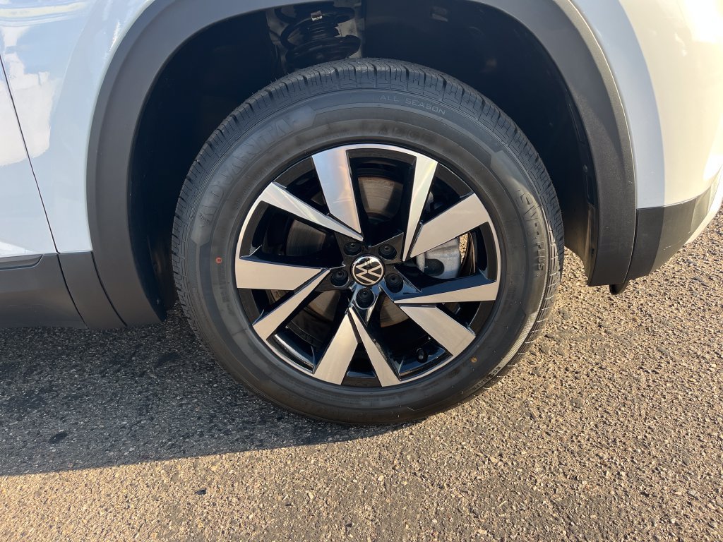 Used 2023 Volkswagen Atlas Cross Sport SE FWD image 46