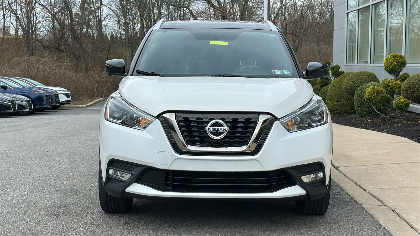 Used 2018 Nissan Kicks SR w/ Premium Package image 3