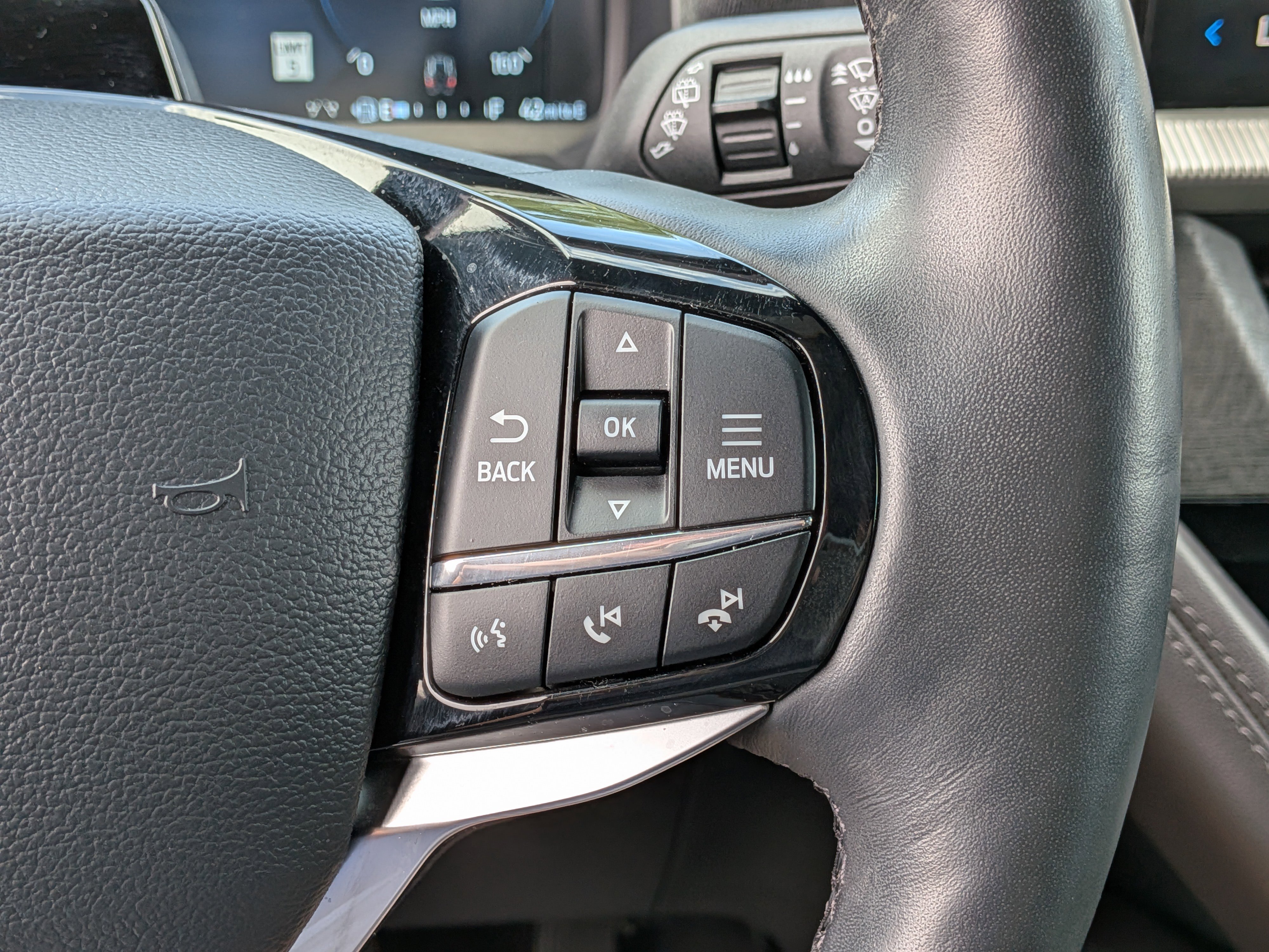 Used 2025 Ford Explorer Platinum w/ LUX Leather Package AWD/4WD image 26
