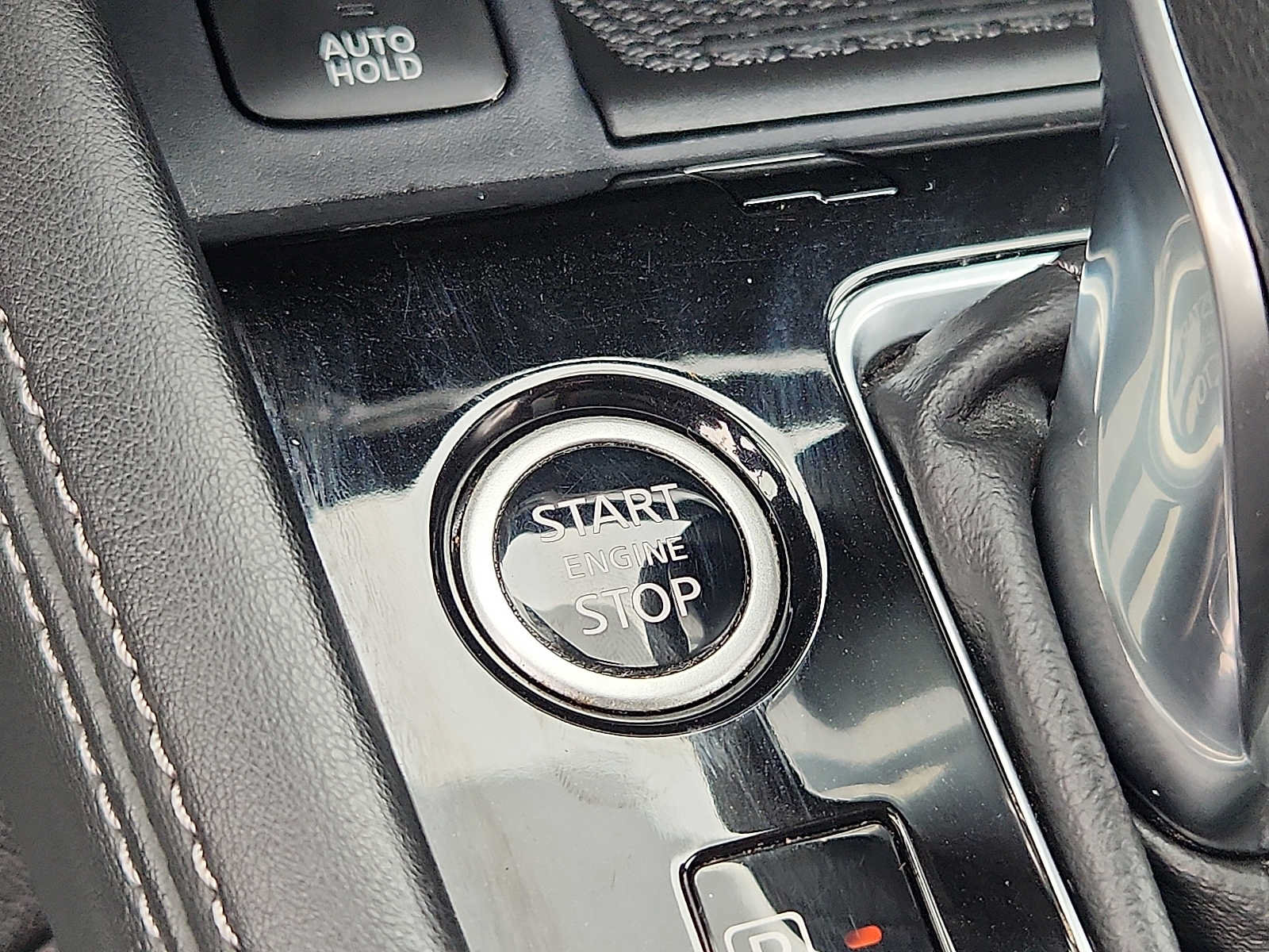 Used 2023 Nissan Kicks SR w/ SR Premium Package FWD image 23