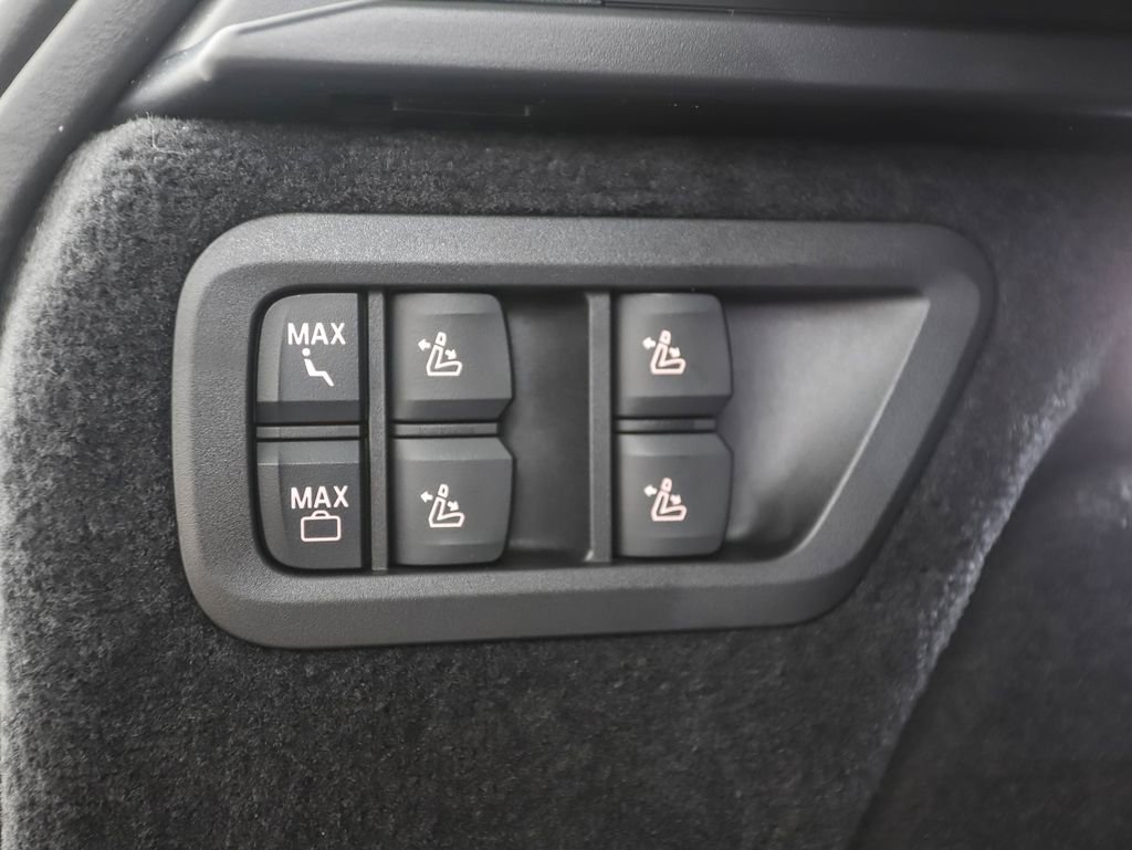 Used 2026 BMW X7 xDrive40i w/ M Sport Package image 27