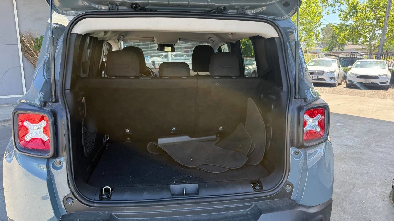 Used 2018 Jeep Renegade Latitude image 9