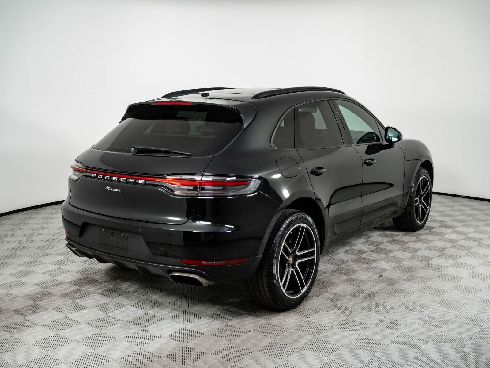 Used 2019 Porsche Macan AWD/4WD image 28