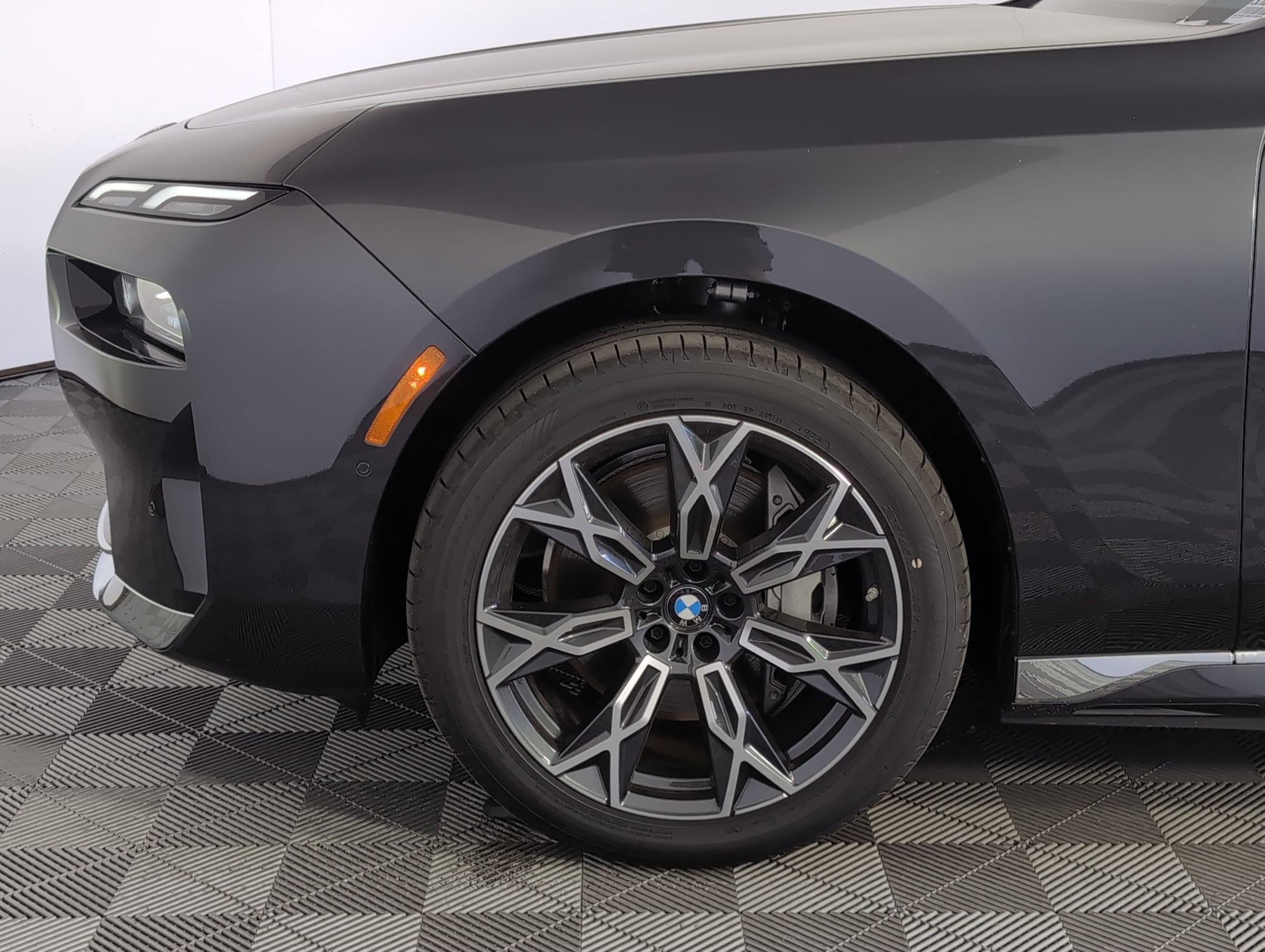 New 2025 BMW i7 eDrive50 w/ Premium Package image 9